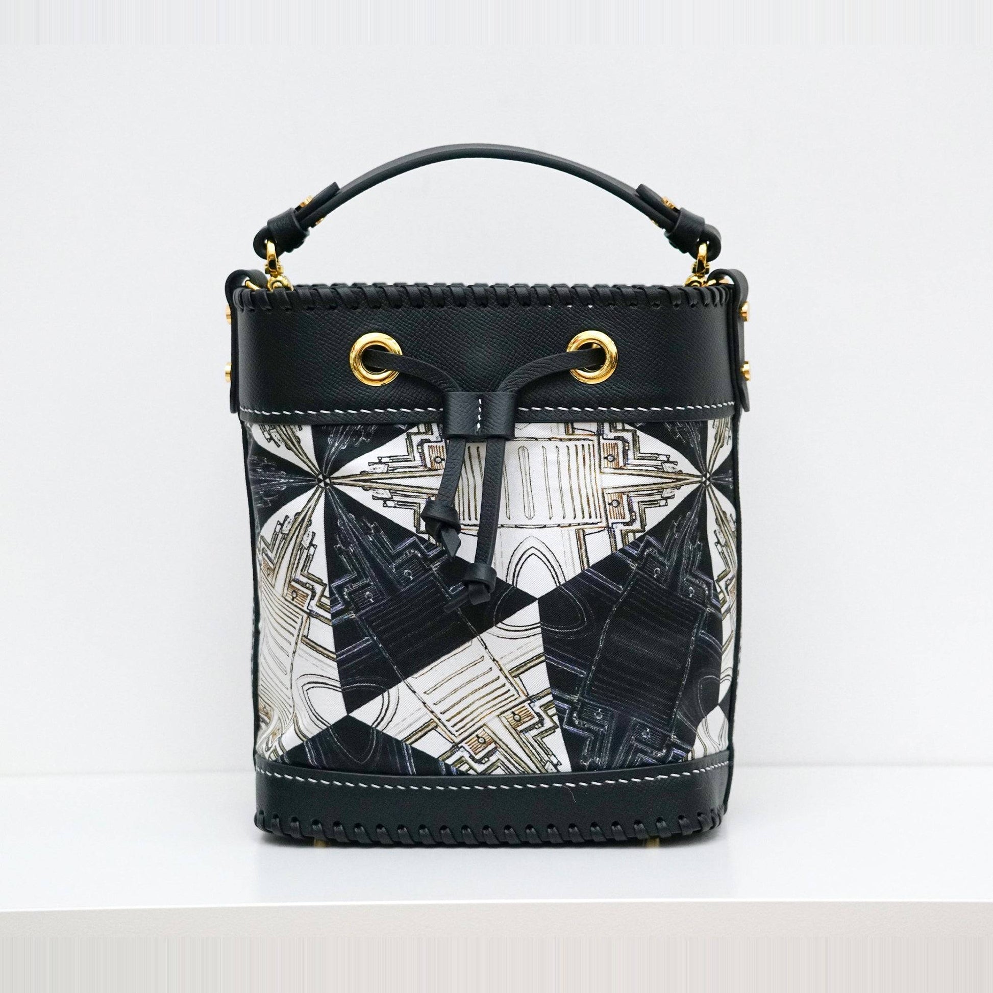 限量款：真絲水桶包 Silk-Leather Bucket Bag