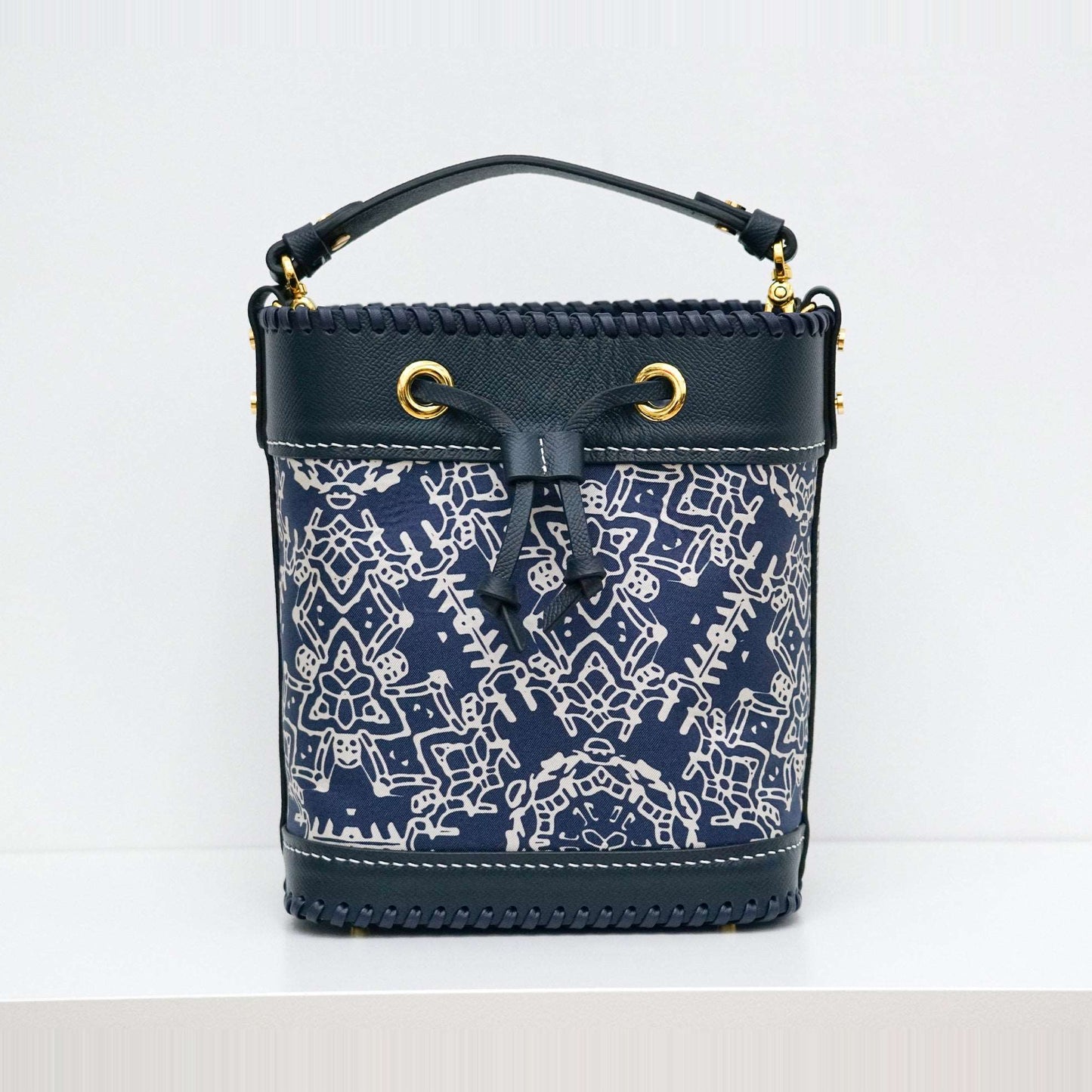 限量款：真絲水桶包 Silk-Leather Bucket Bag