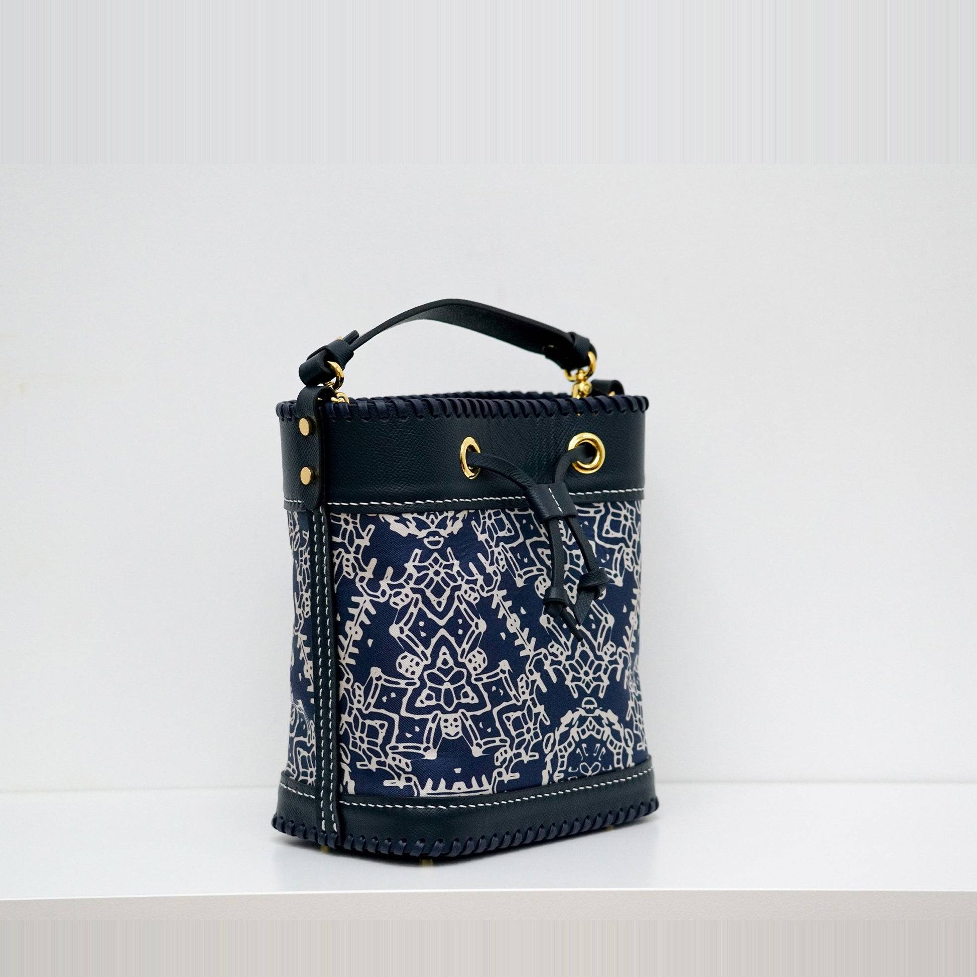 限量款：真絲水桶包 Silk-Leather Bucket Bag