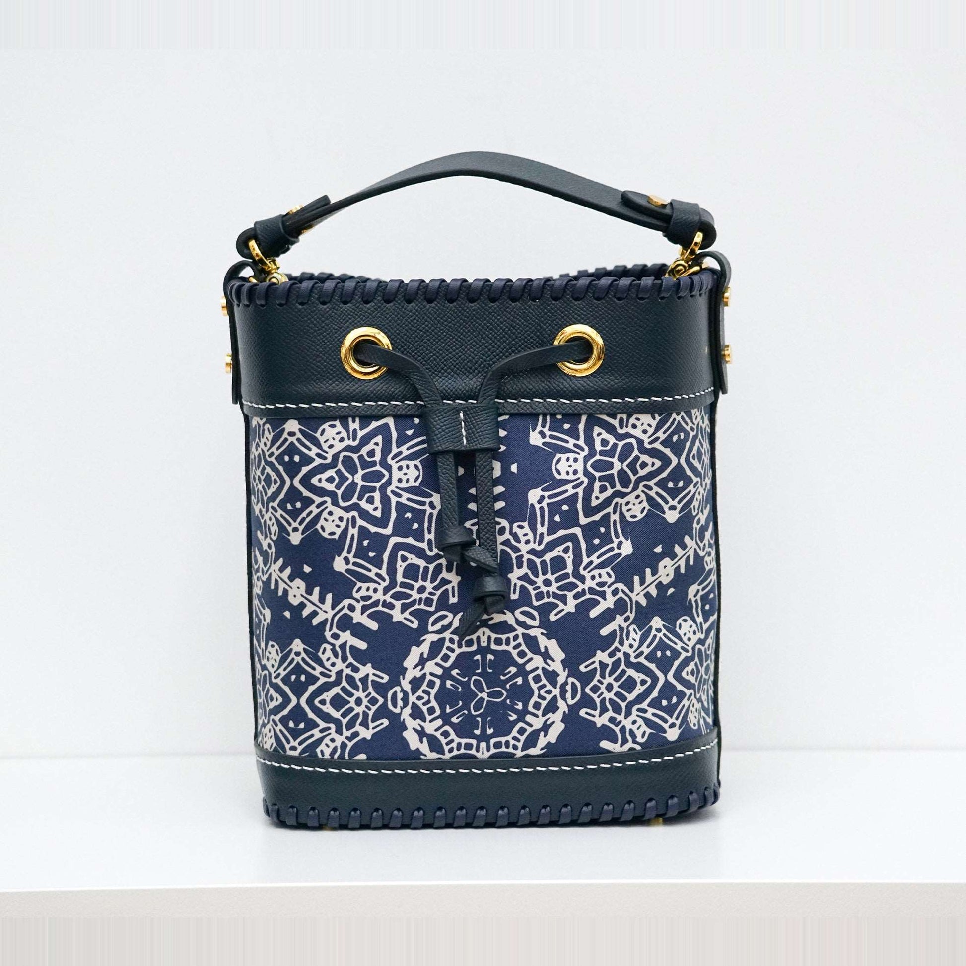 限量款：真絲水桶包 Silk-Leather Bucket Bag