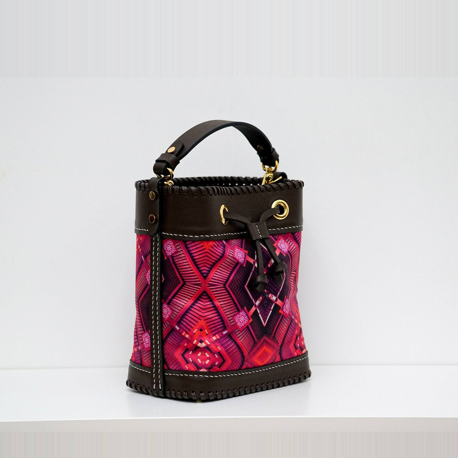 限量款：真絲水桶包 Silk-Leather Bucket Bag