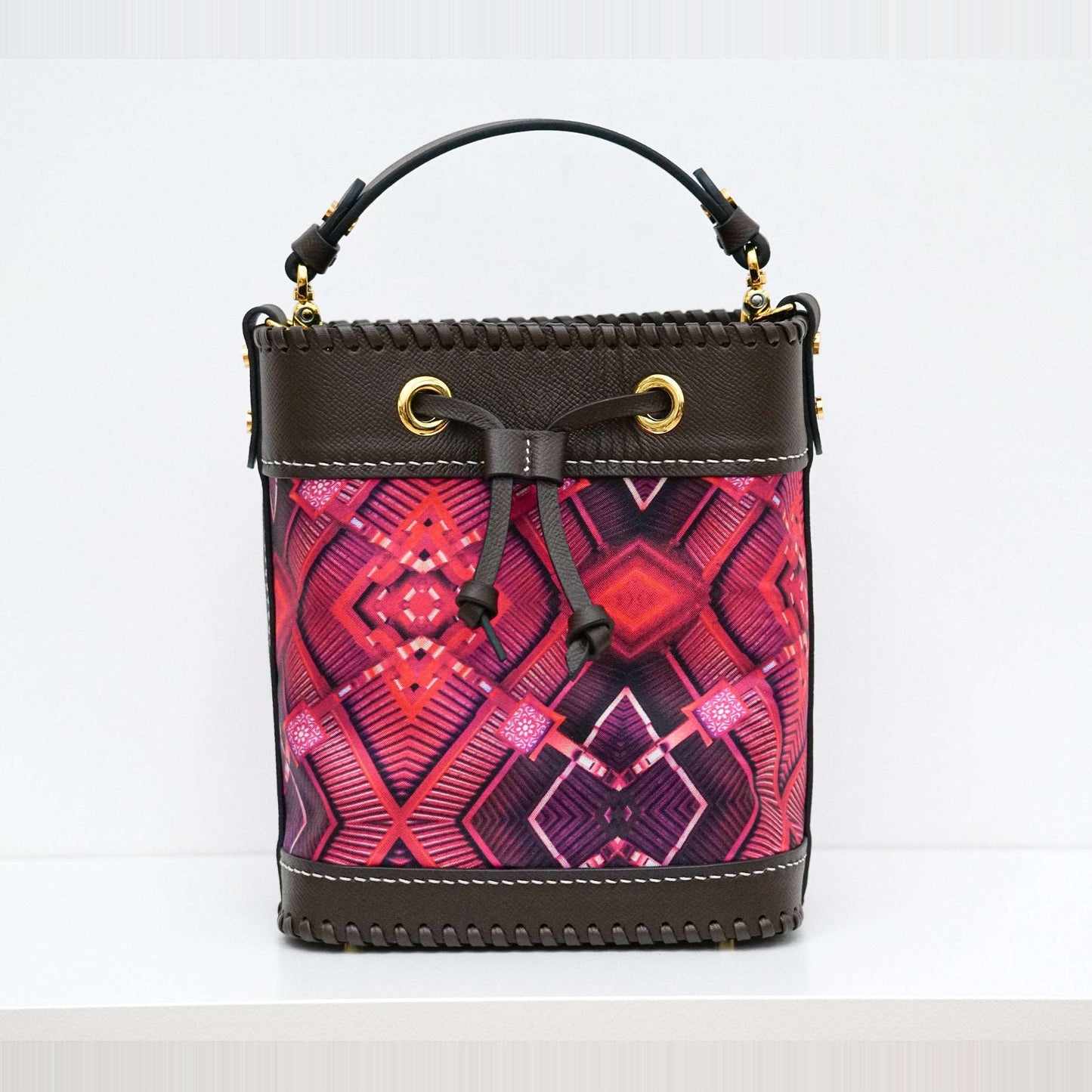 限量款：真絲水桶包 Silk-Leather Bucket Bag