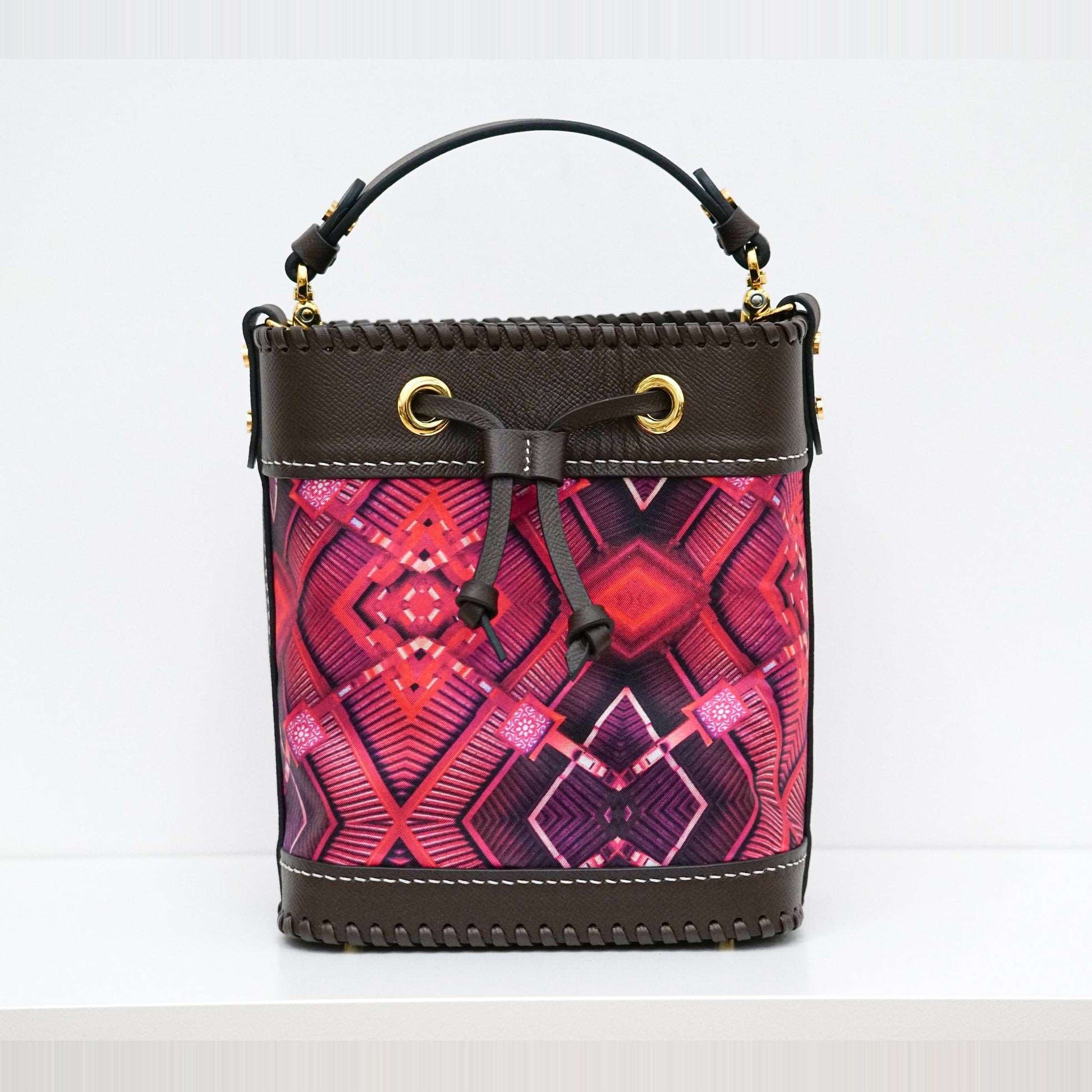 限量款：真絲水桶包 Silk-Leather Bucket Bag