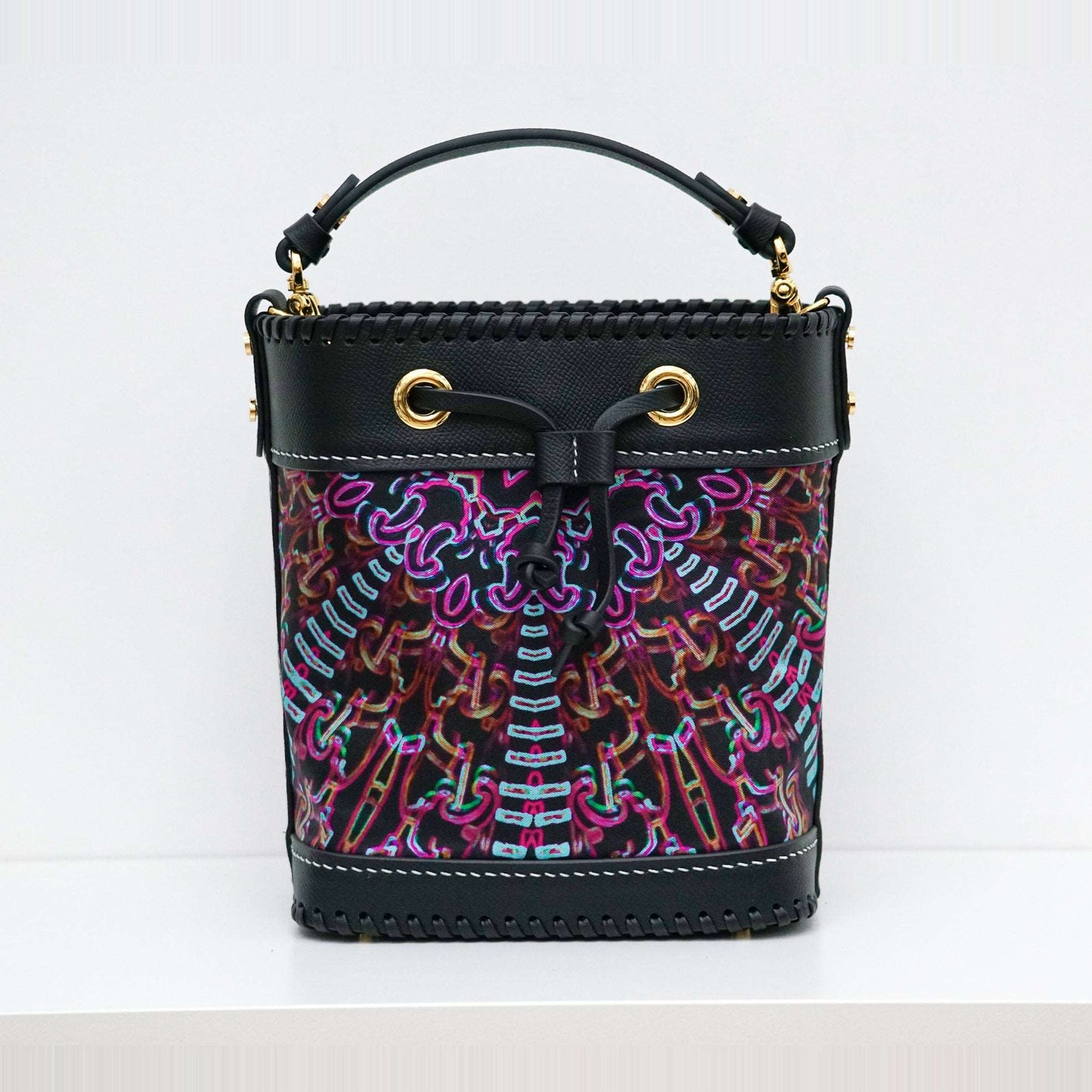 限量款：真絲水桶包 Silk-Leather Bucket Bag