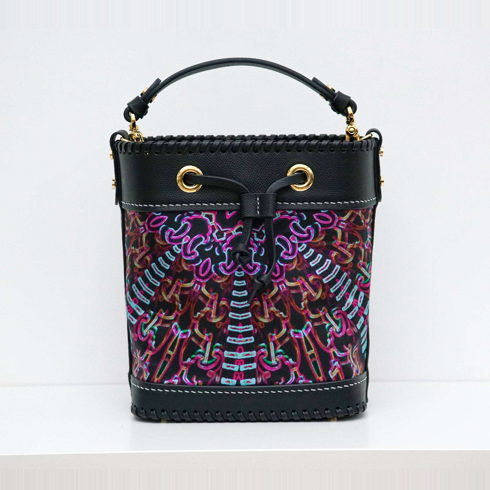 限量款：真絲水桶包 Silk-Leather Bucket Bag