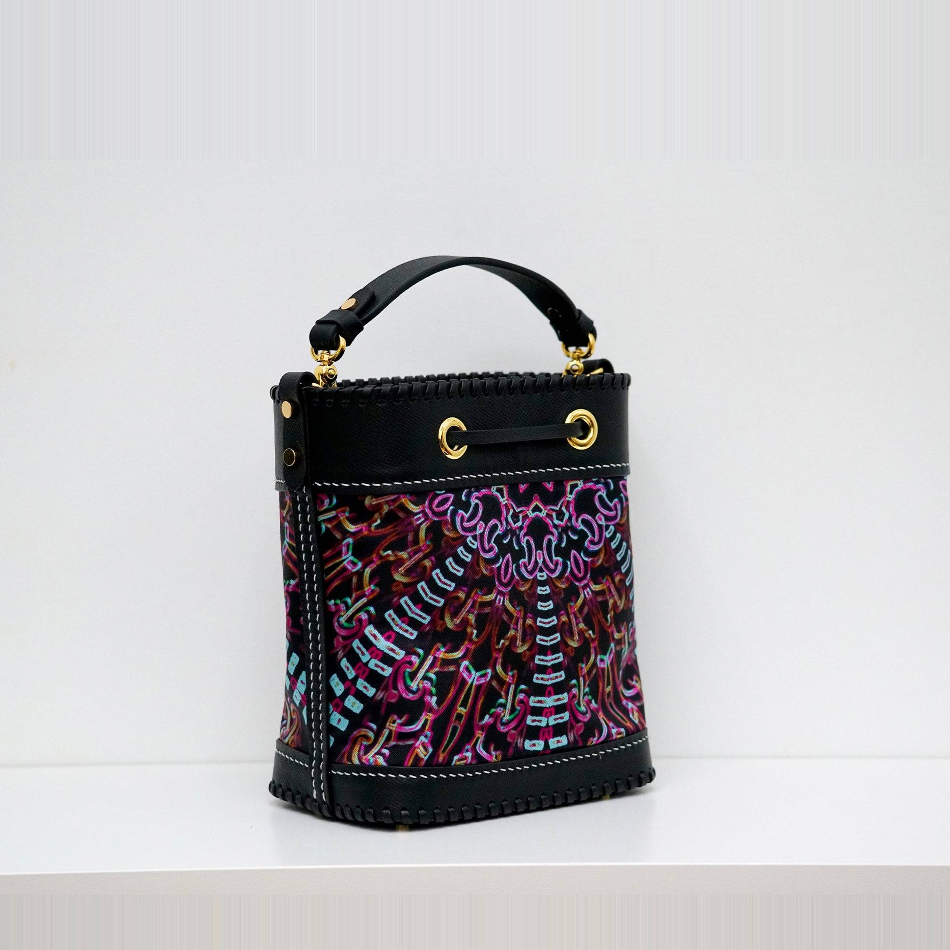 限量款：真絲水桶包 Silk-Leather Bucket Bag