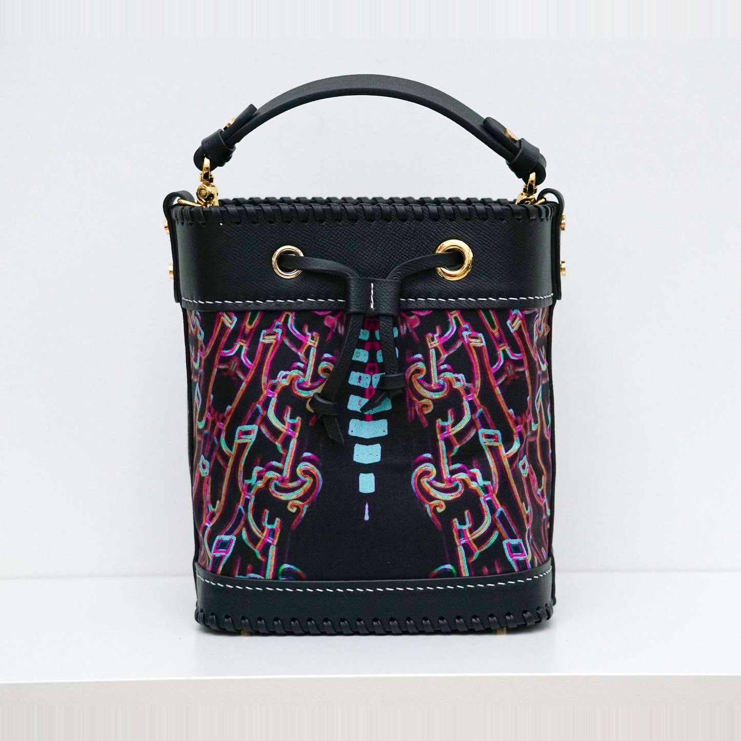 限量款：真絲水桶包 Silk-Leather Bucket Bag
