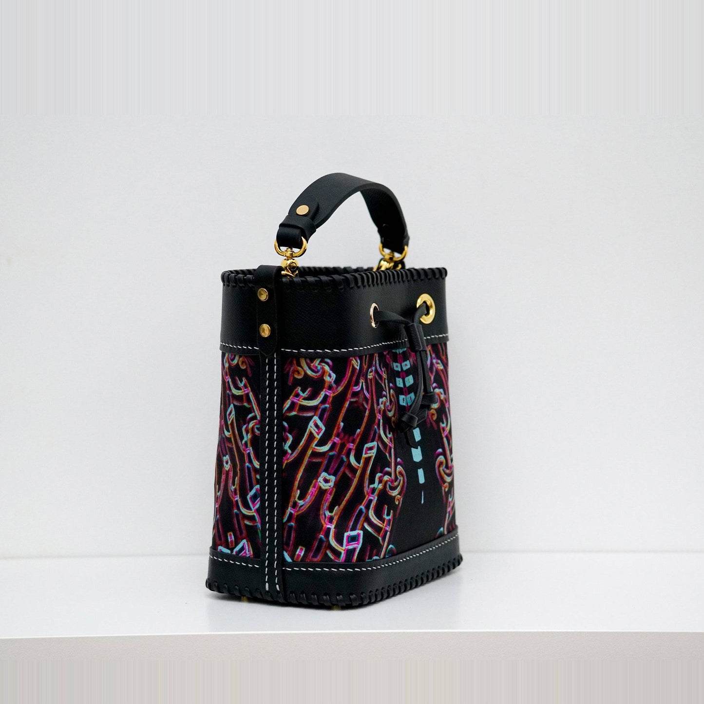 限量款：真絲水桶包 Silk-Leather Bucket Bag