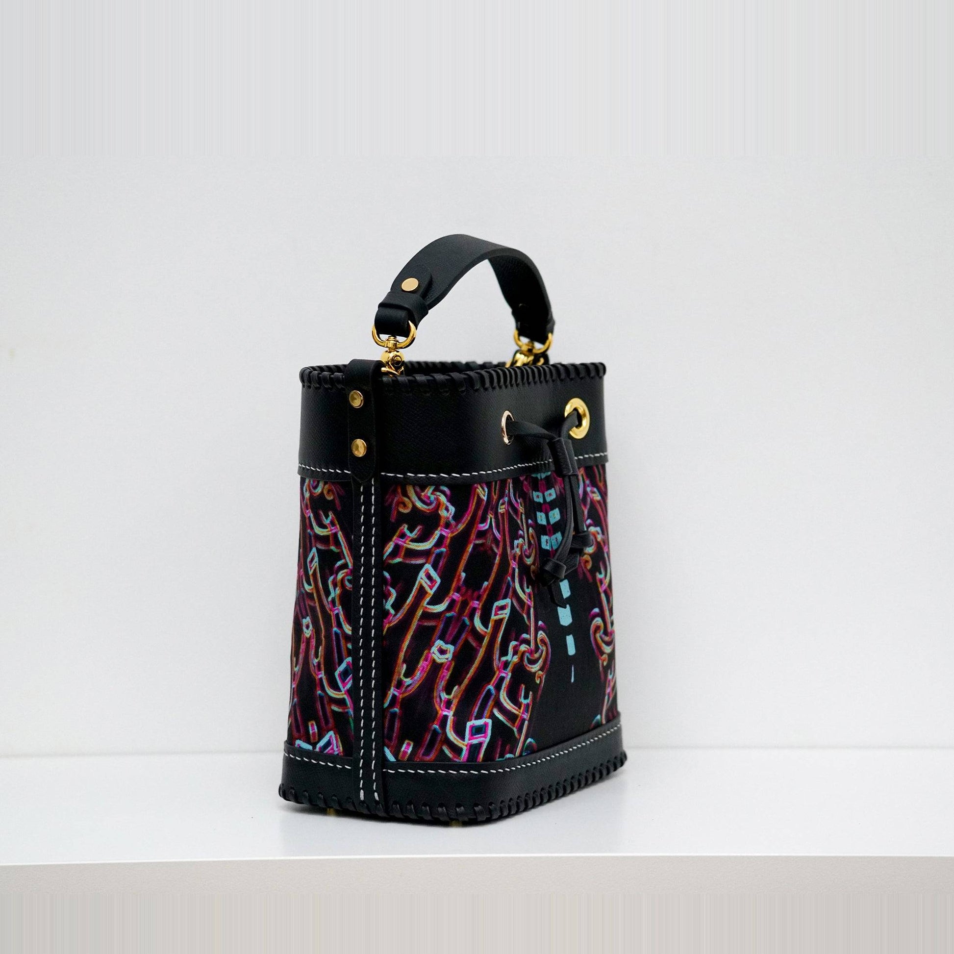 限量款：真絲水桶包 Silk-Leather Bucket Bag
