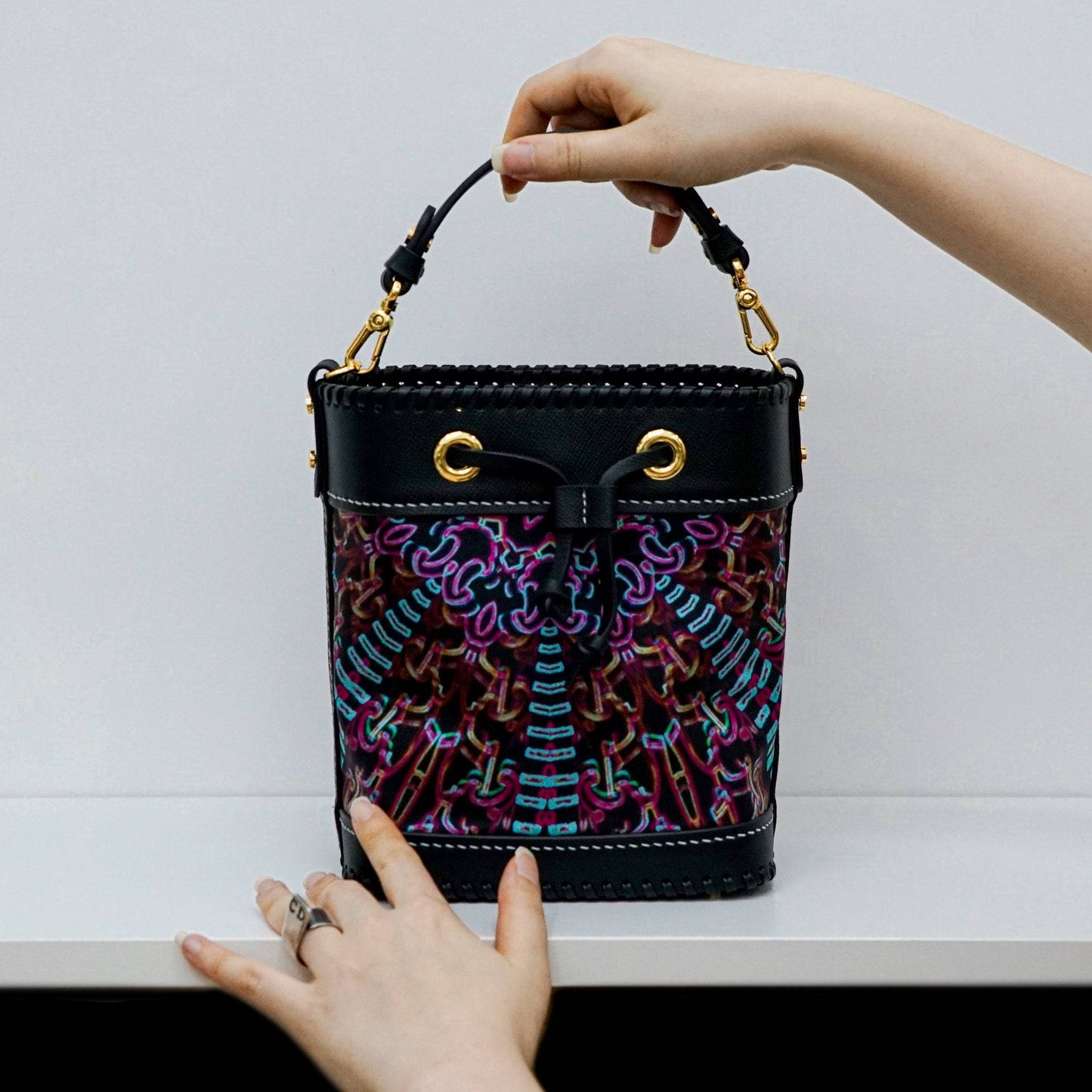 限量款：真絲水桶包 Silk-Leather Bucket Bag