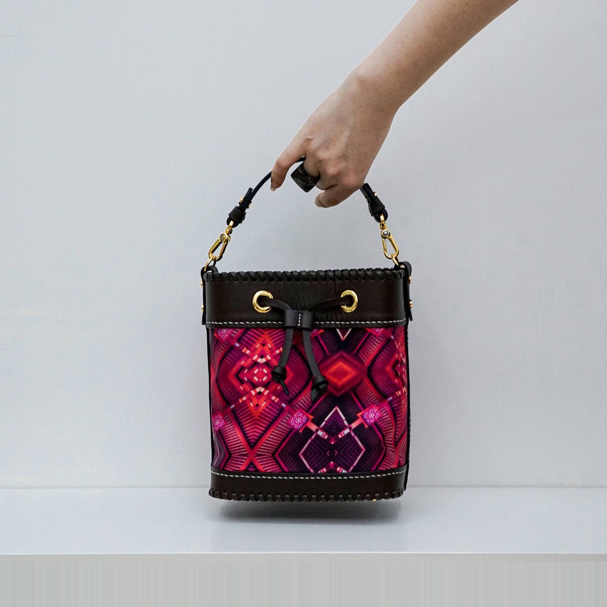 限量款：真絲水桶包 Silk-Leather Bucket Bag