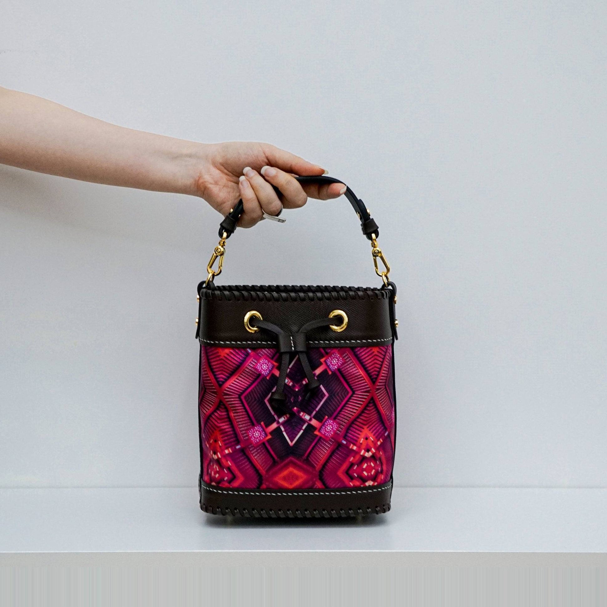 限量款：真絲水桶包 Silk-Leather Bucket Bag