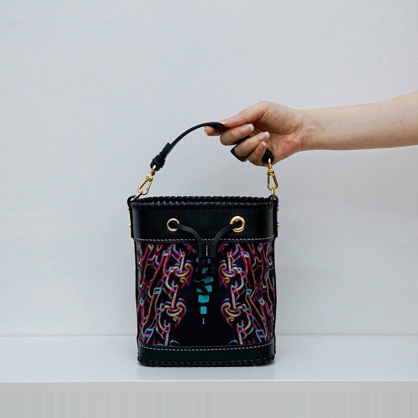 限量款：真絲水桶包 Silk-Leather Bucket Bag