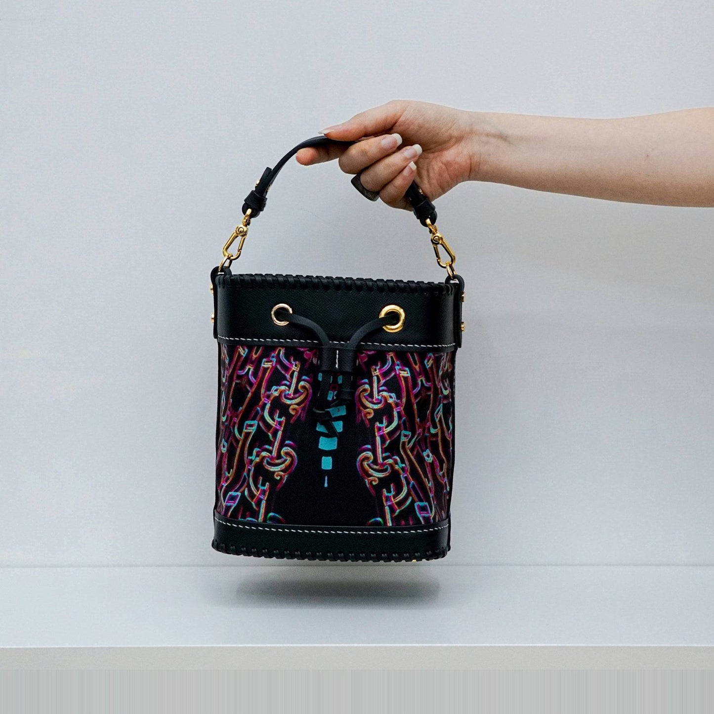 限量款：真絲水桶包 Silk-Leather Bucket Bag