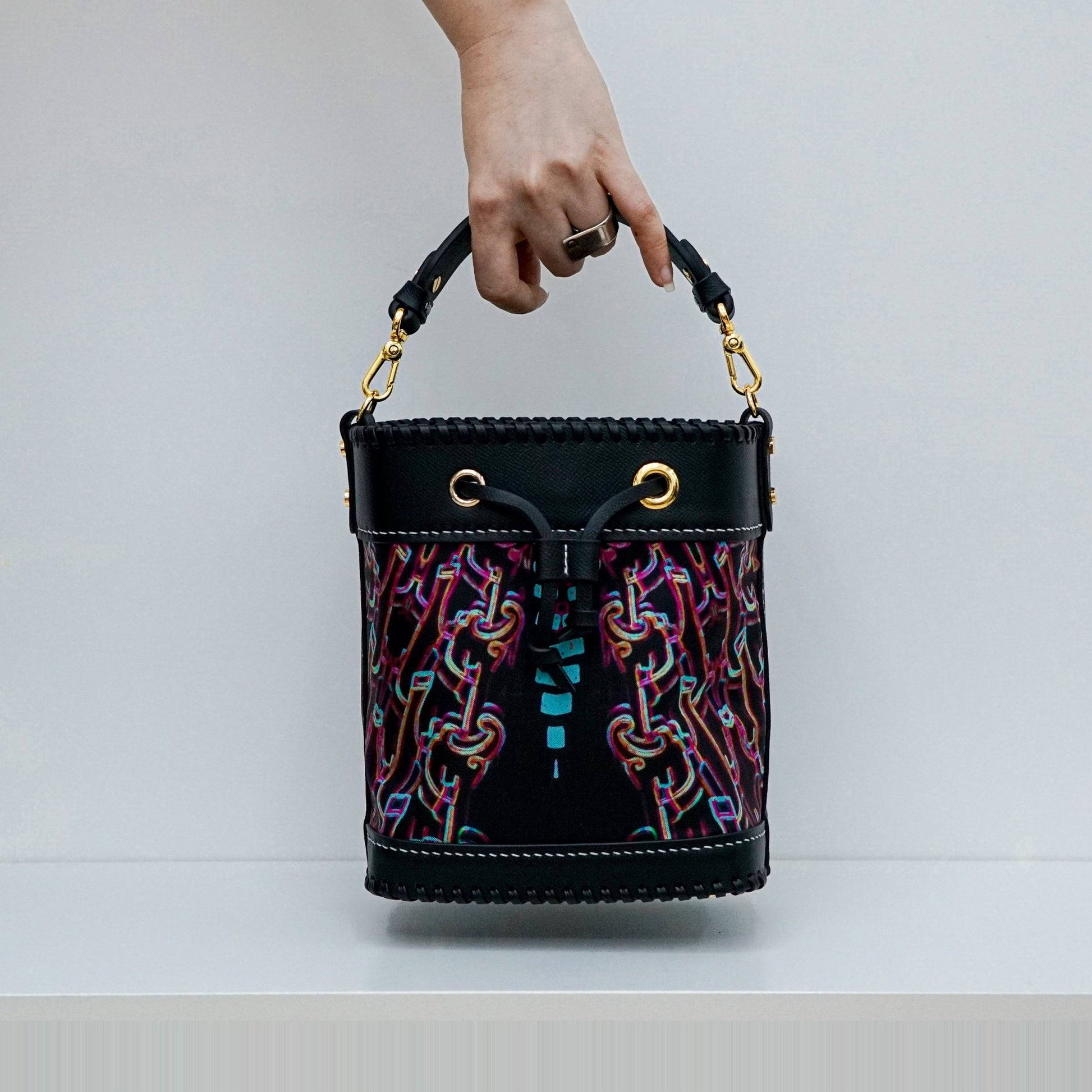 限量款：真絲水桶包 Silk-Leather Bucket Bag