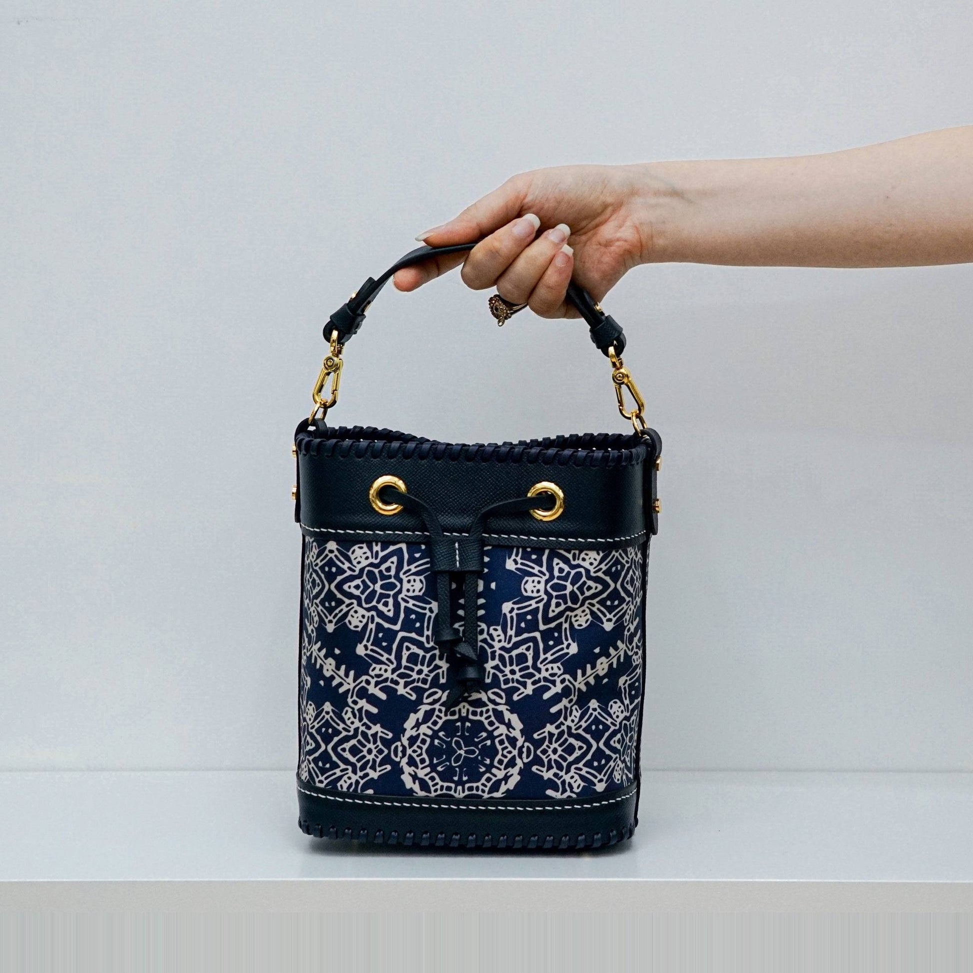 限量款：真絲水桶包 Silk-Leather Bucket Bag