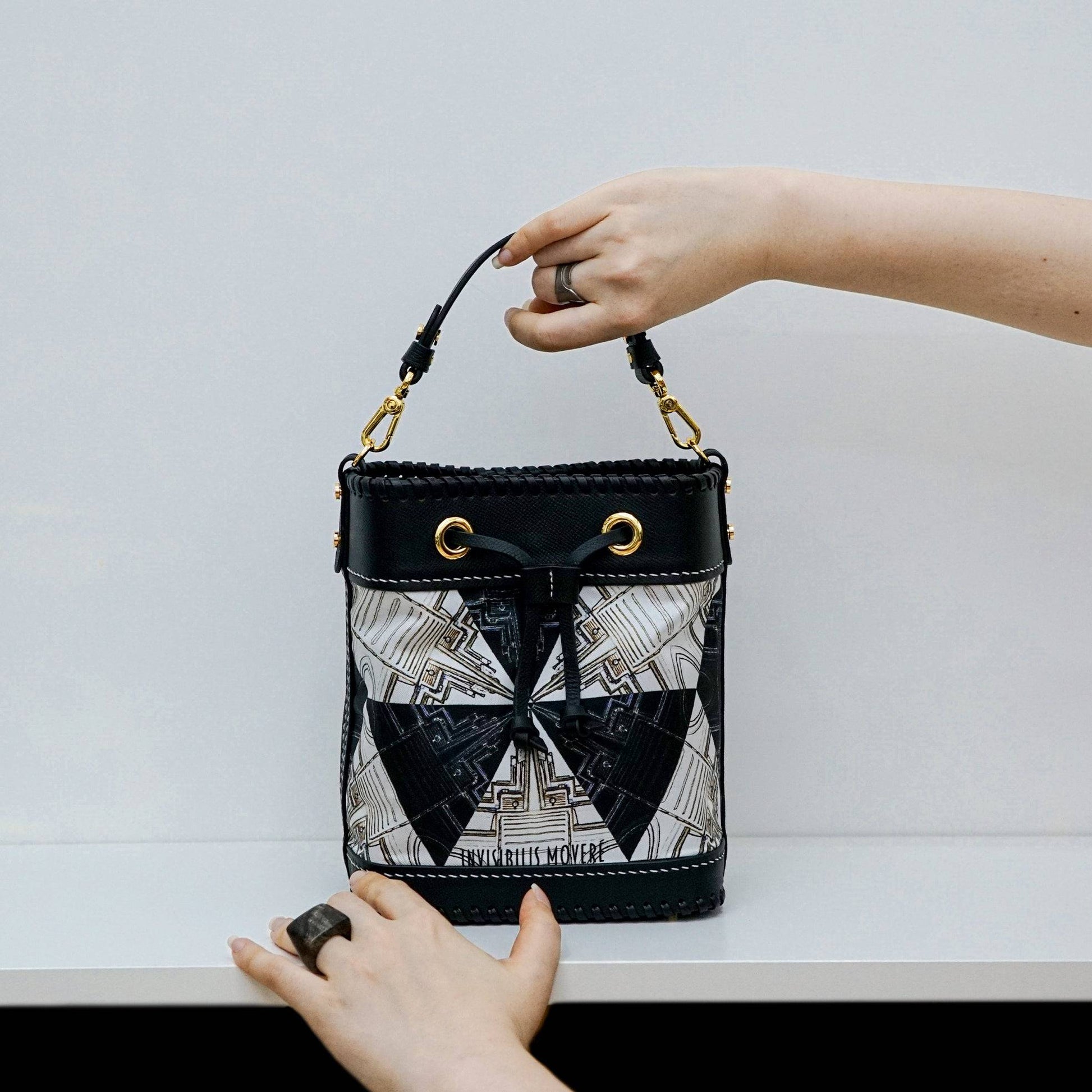 限量款：真絲水桶包 Silk-Leather Bucket Bag